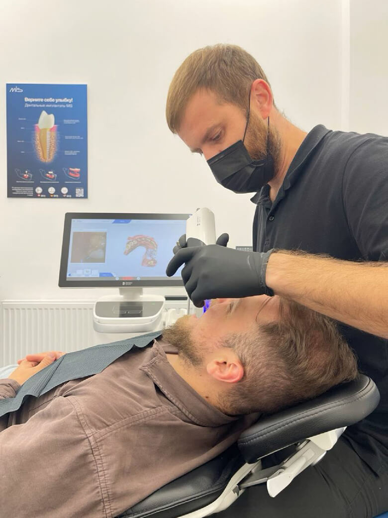 Антонович Дмитрий Анатольевич врач стоматолог - хирург - ортопед