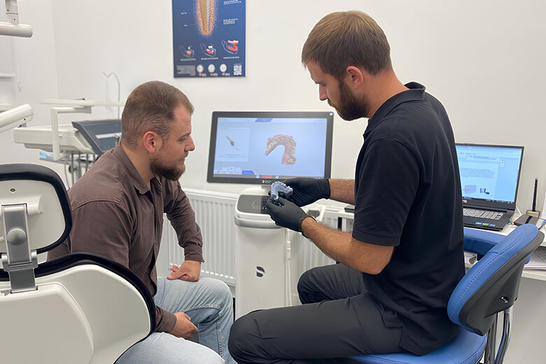 Антонович Дмитрий Анатольевич врач стоматолог - хирург - ортопед